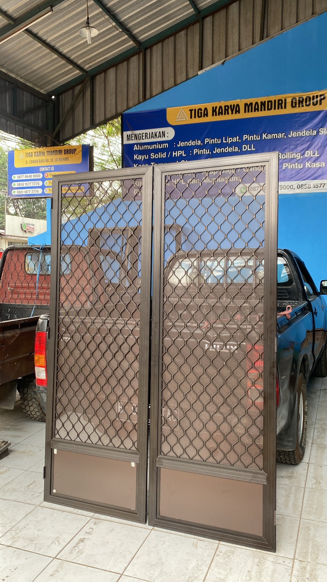 Pintu expanda double aluminium, kawat dan tralis aluminium, bekasi
