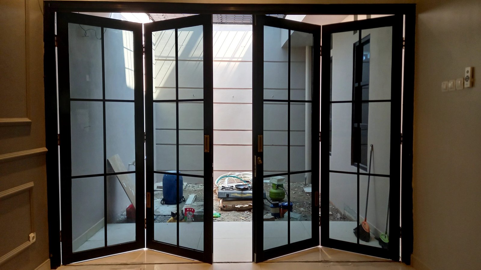 FOLDING DOOR KACA PAKAI LIST ORNAMEN KOTAK-KOTAK MINIMALIS, BEKASI, TIGA KARYA MANDIRI, SIAP KIRIM KE SELURUH INDONESIA