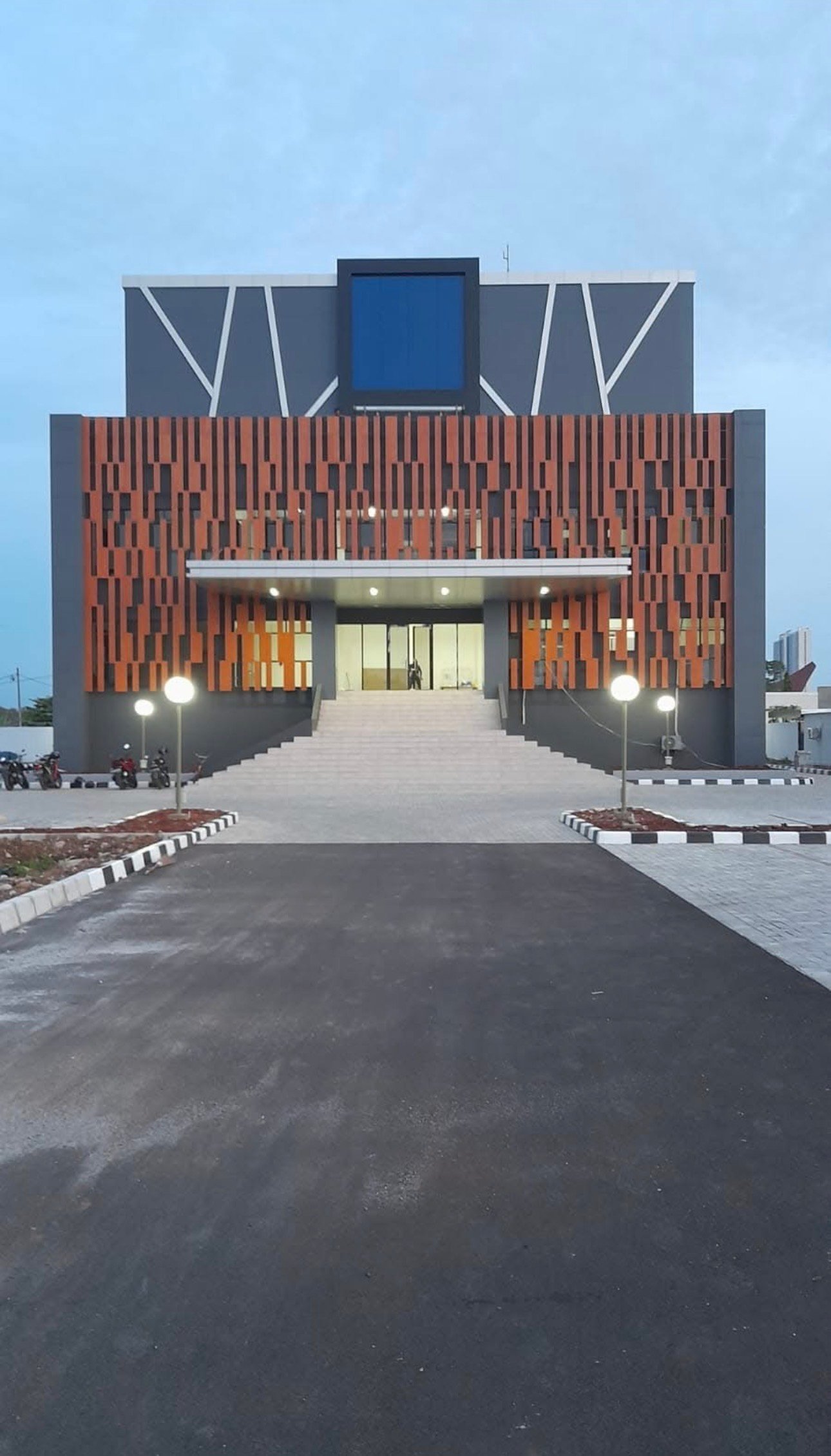 Pemasangan acp di gedung skydiving simulator cempaka putih, TNI AL, Jakpus