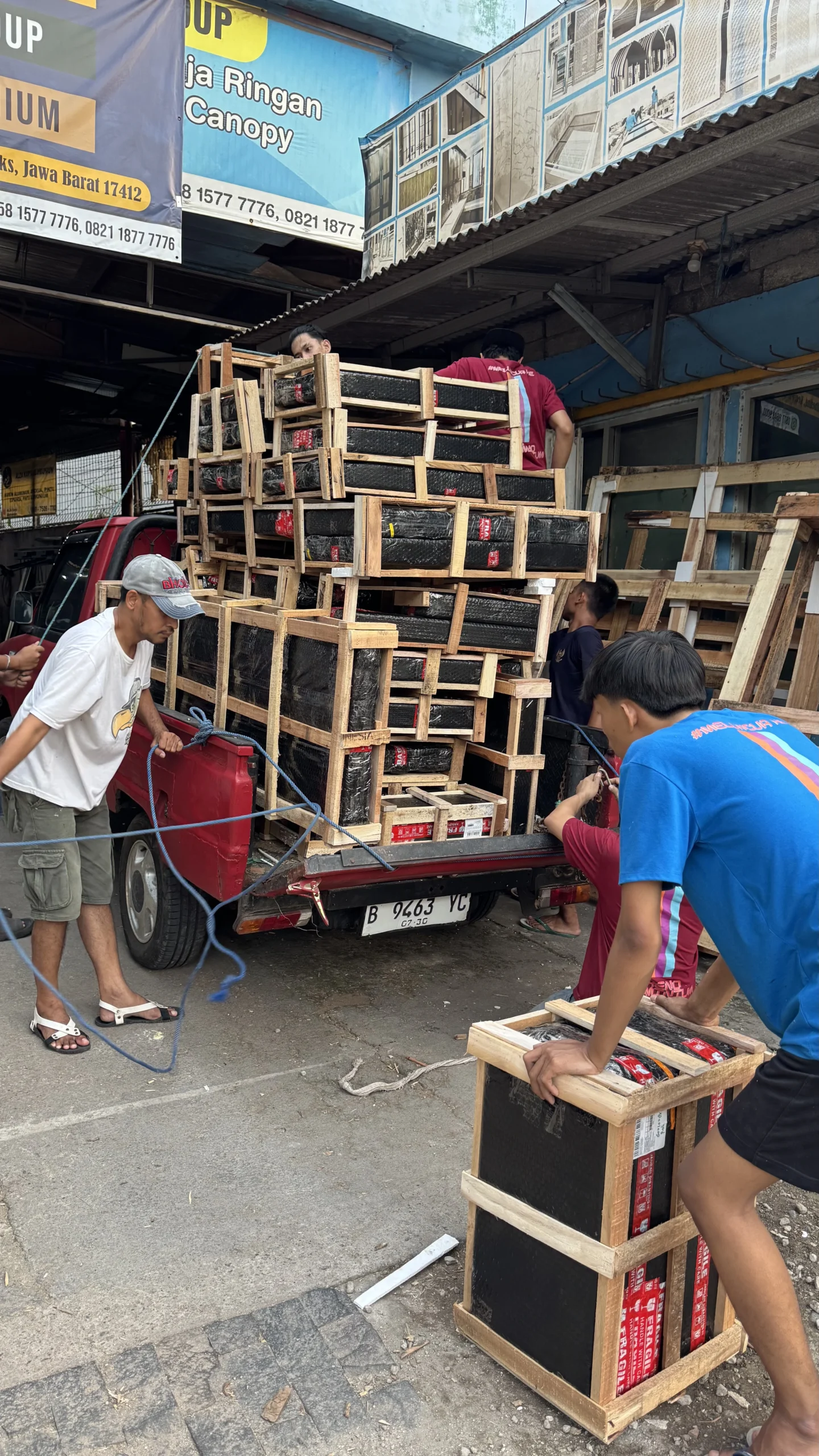 Shipping jendela ventilasi aluminium ke seluruh kota di Indonesia