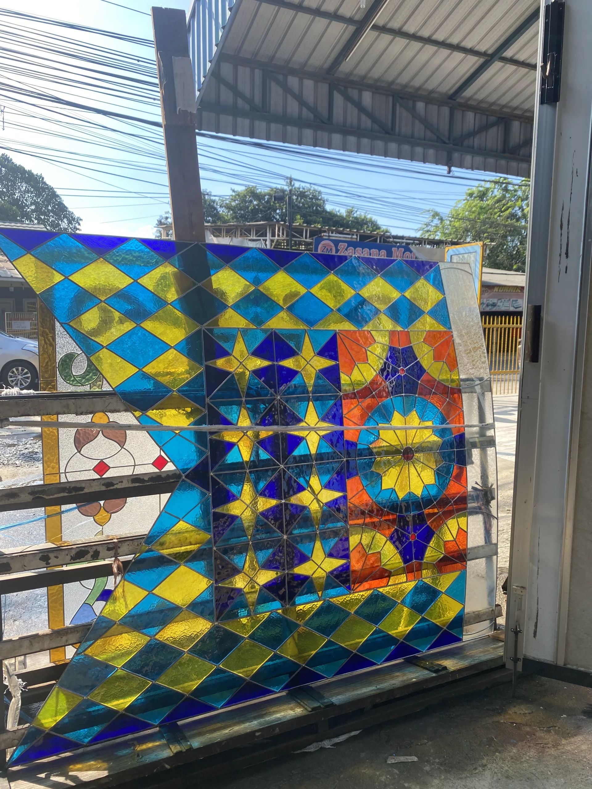 Kaca patri pakai full kaca impor pakai timah dengan desain custom sesuai permintaan customer, Jakarta