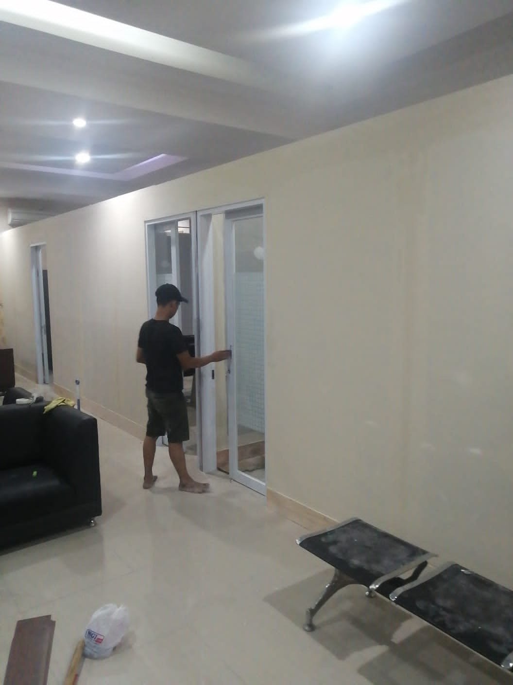 Partisi aluminium + pintu kantor imigrasi cirebon