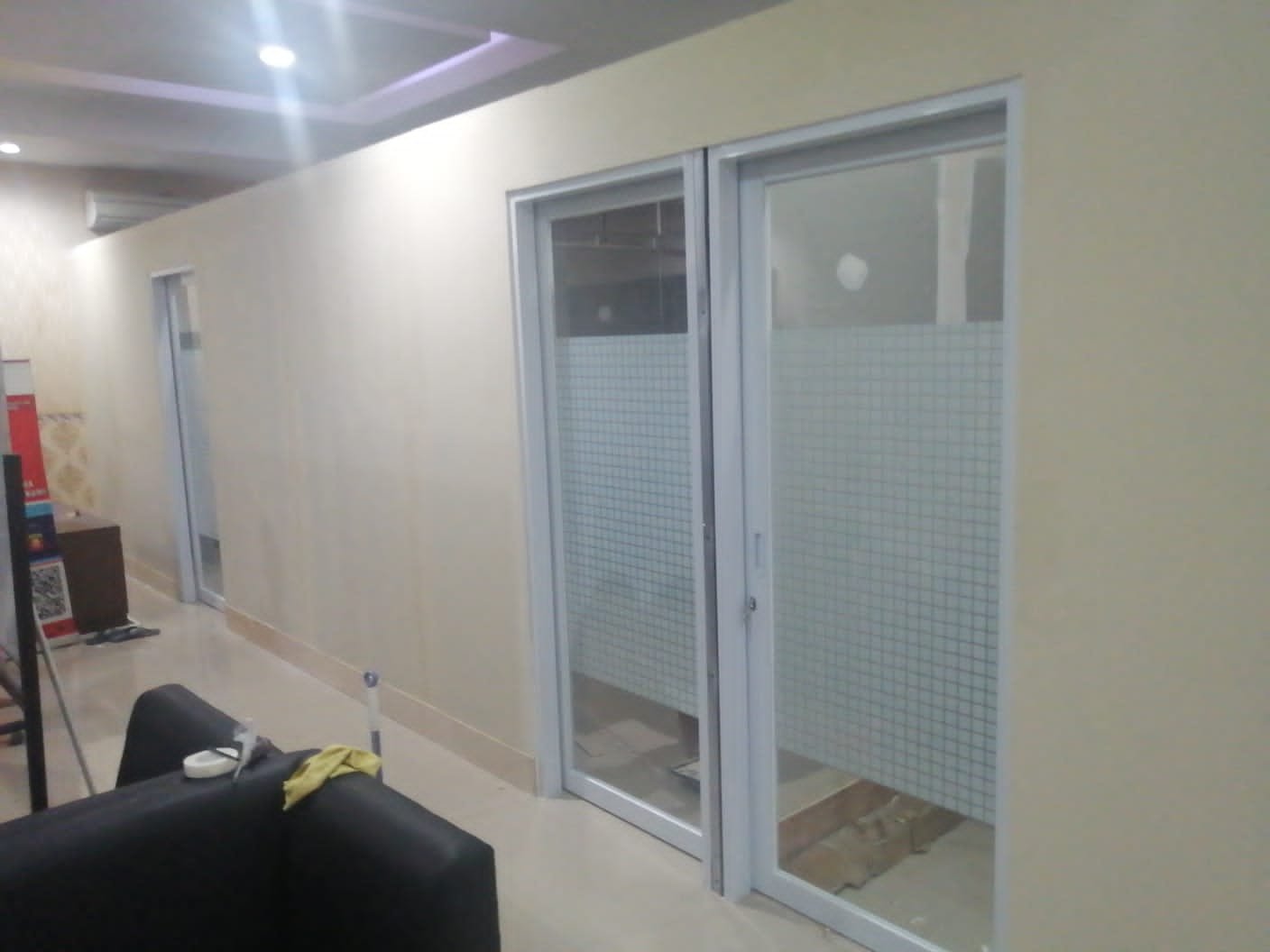 Partisi aluminium + pintu kantor imigrasi cirebon