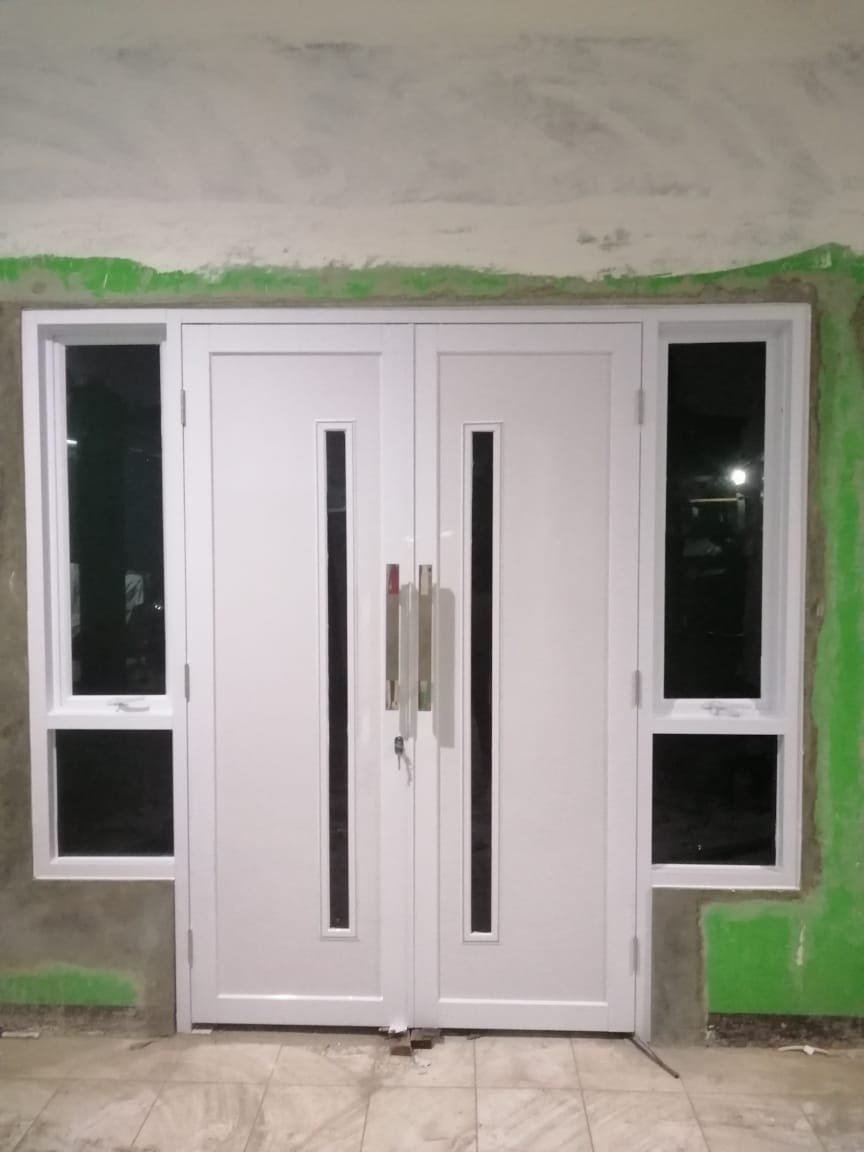 Pintu aluminium minimalist